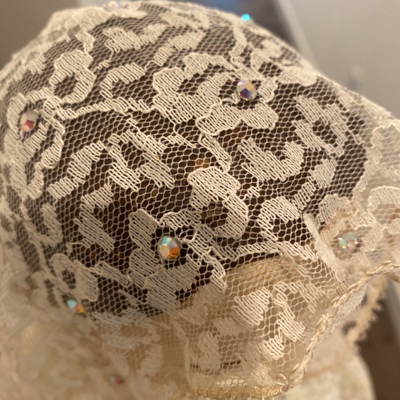 Vintage lace and rhinestone scarf and covers head Very old - Picture 2 of 3